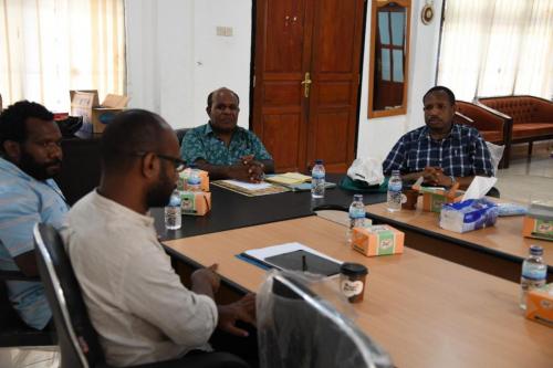 Rapat Pokja Agama MRPdi pimpin oleh Joel Mulait, terkait evaluasi/rekomendasi hasil RDP tentang Miras dan Narkoba di kota Jayapura, kabupaten Jayapura dan kabupaten Keerom - Foto/Humas MRP