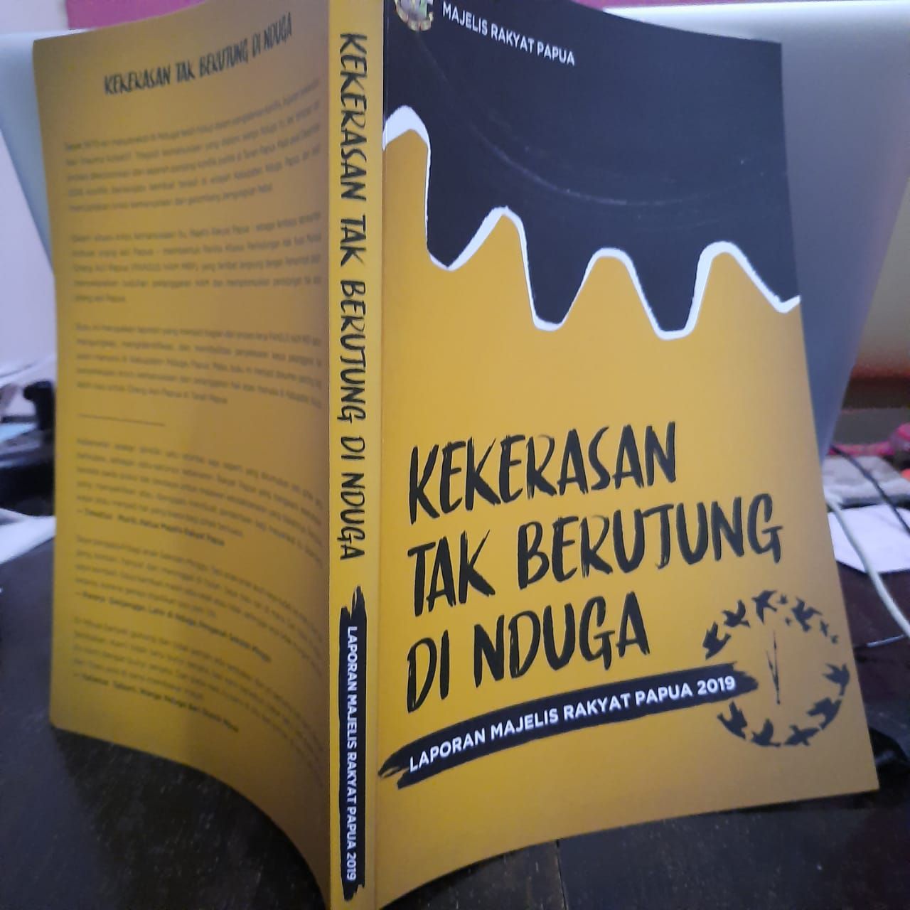 Majelis Rakyat Papua meluncurkan buku “Kekerasan tak Berujung di Nduga” di Jayapura, Papua, pada Senin (9/12/2019). – Jubi/Benny Mawel