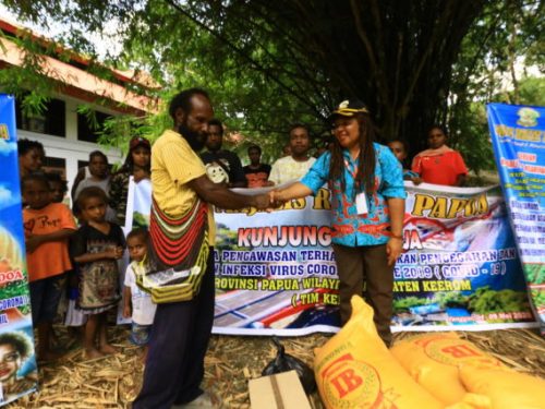 MRP salurkan bantuan sembako kepada masyakarat Papua di Sentani dan Waena
