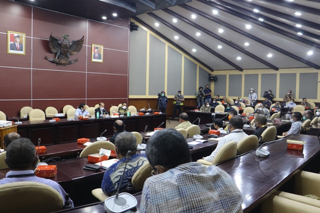 Suasana pertemuan, Majelis Rakyat Papua (MRP), Pansus Otsus DPR Papua dengan Forum Aspirasi dan Komunikasi Masyarakat Papua dan Papua Barat (for Papua) di DPR RI di Jakarta, Kamis (10/6/2021) - Humas MRP