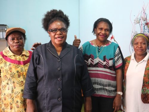 MRP Minta Panitia PON Papua Fasilitasi Mama-mama Papua Tempat Jualan
