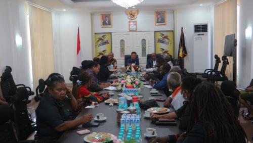 Ketua dan Anggota Majelis Rakyar Papua (MRP) melakukan kunjungan ke Pemerintah Provinsi Papua melalui Sekertaris Daerah, 