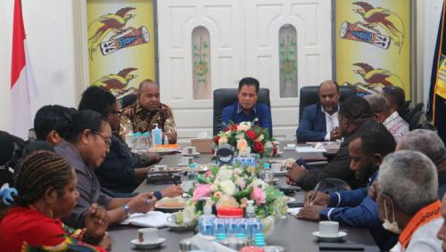 Ketua dan Anggota Majelis Rakyar Papua (MRP) melakukan kunjungan ke Pemerintah Provinsi Papua melalui Sekertaris Daerah, 